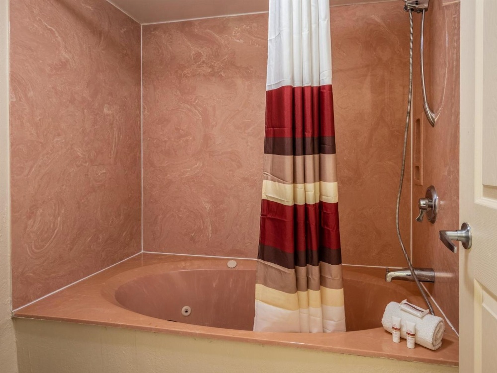 Room image 3