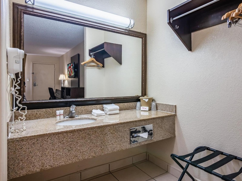 Room image 4